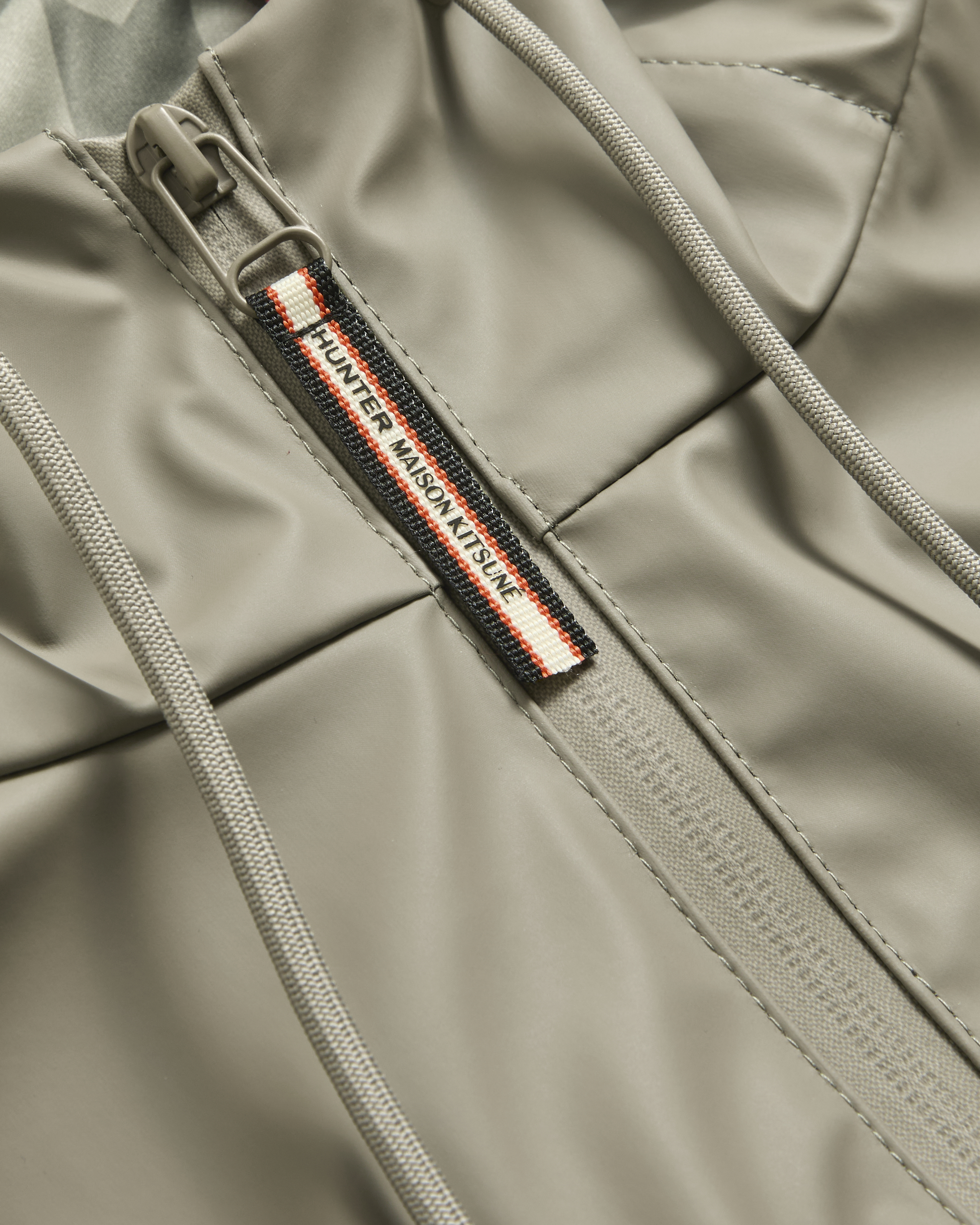 MAISON kITSUNE X HUNTER RAIN CLOAK