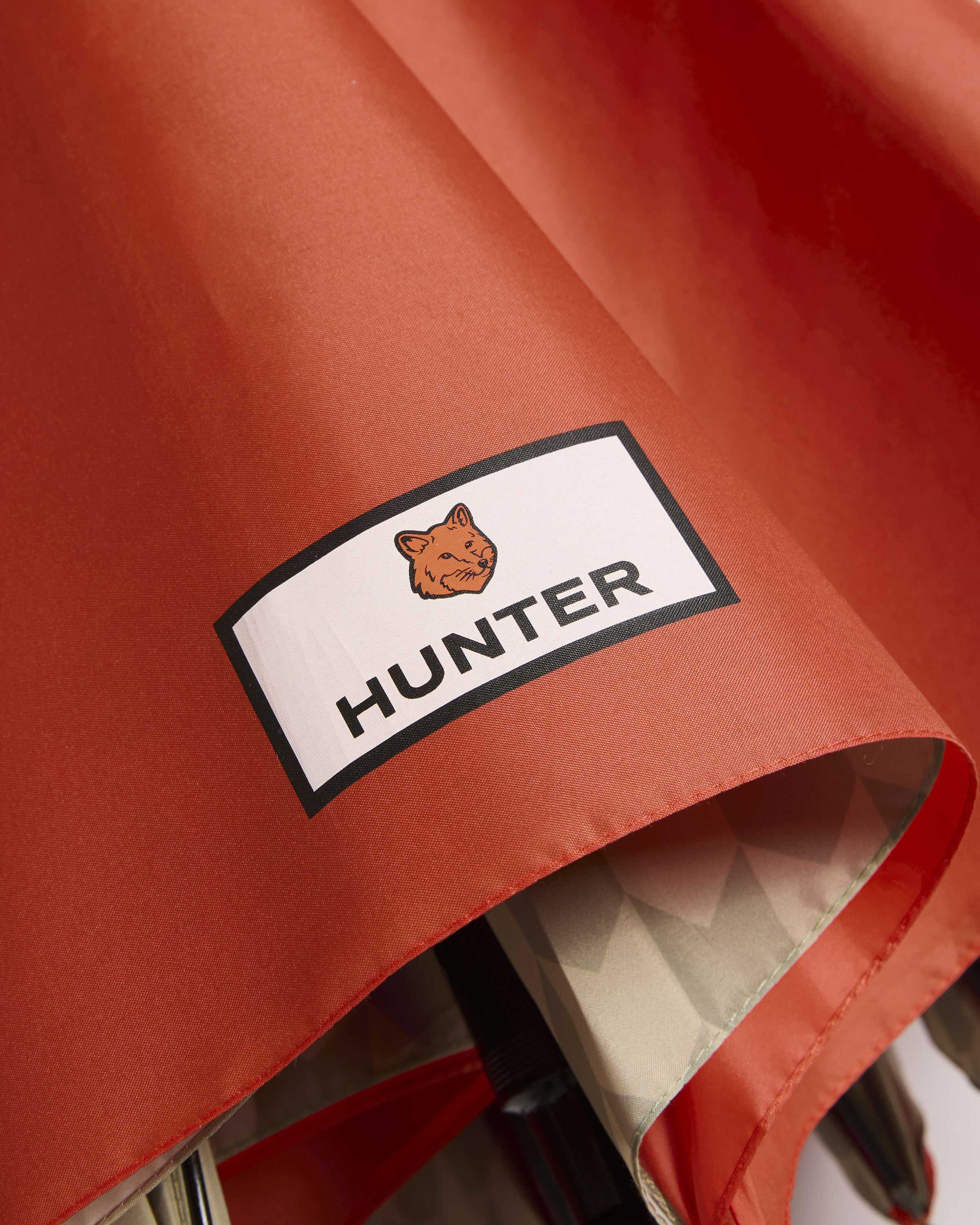 MAISON KITSUNE X HUNTER CHEVRON UMBRELLA