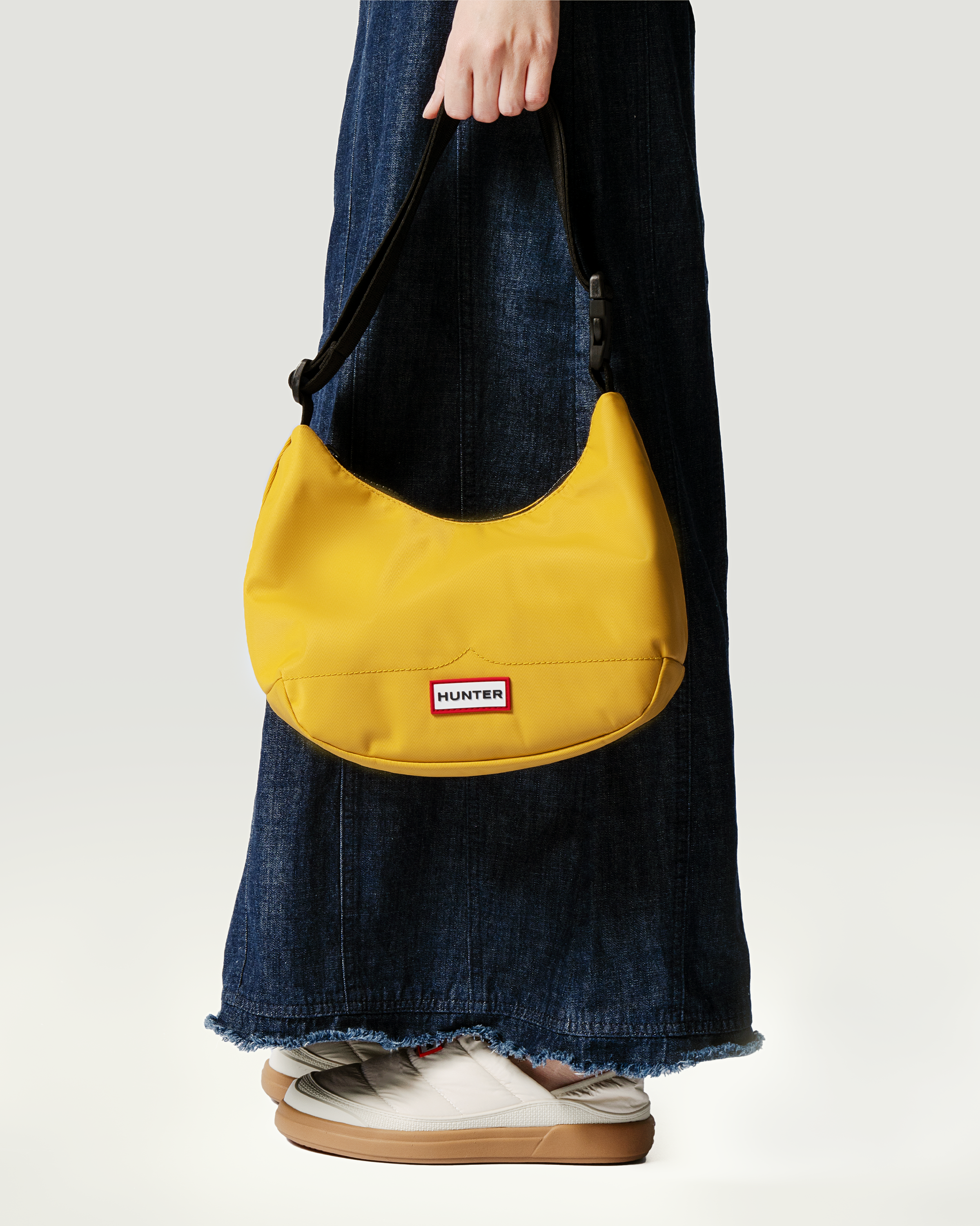 【HUNTER】 Nylon Mini Hobo Bag Buy Hunter Boots NYLON MINI HOBO 2025 Online | ZALORA