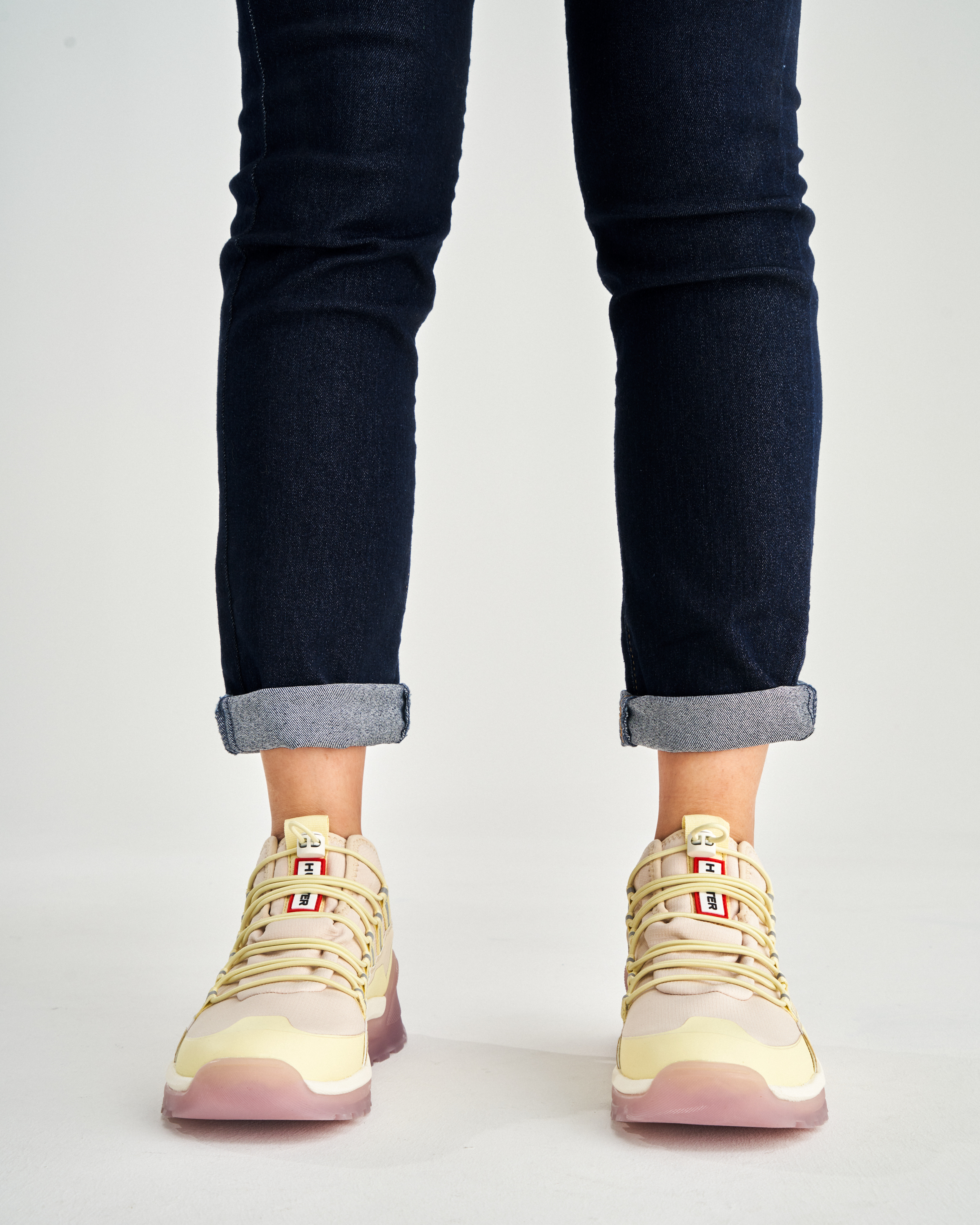 WOMENS TRAVEL MID TRAINER