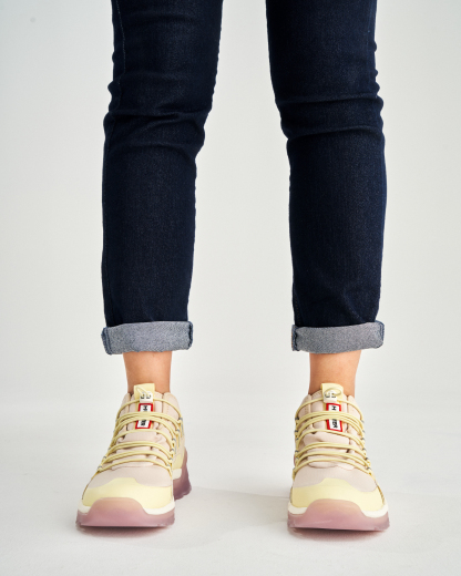 WOMENS TRAVEL MID TRAINER