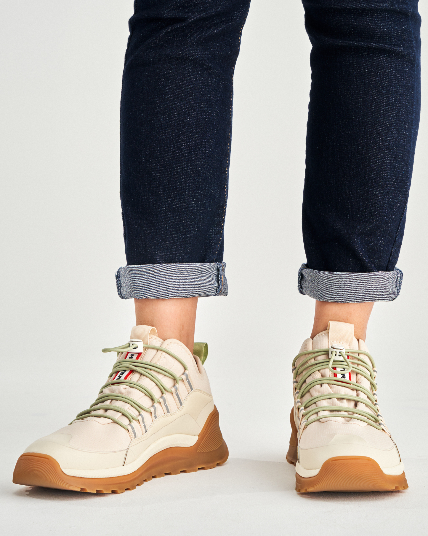 WOMENS TRAVEL MID TRAINER