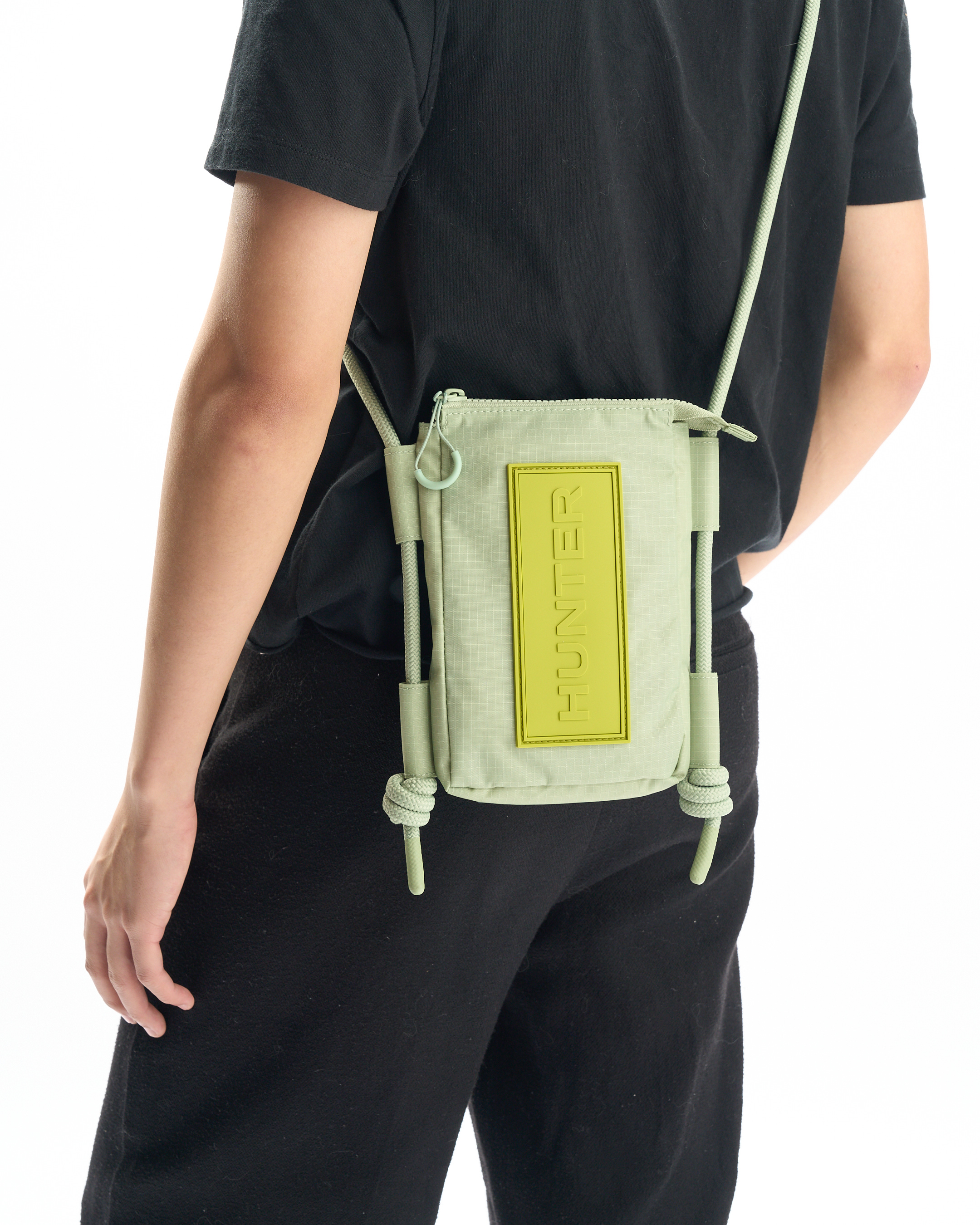 TRAVEL RIPSTOP PHONE POUCH – Hunter Singapore