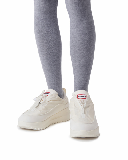 UNISEX TRAVEL FLOW ZIP TRAINERS