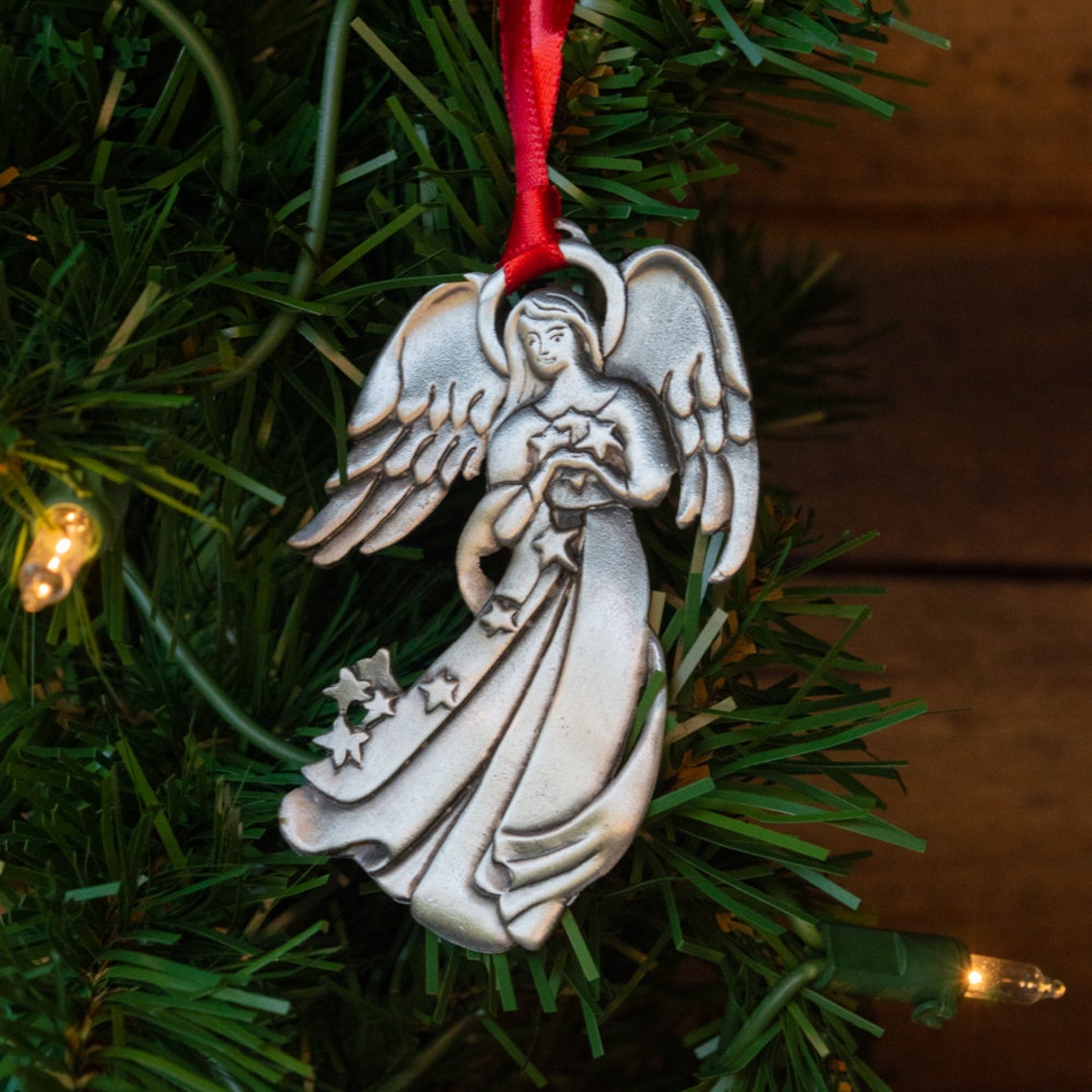 天使缎面装饰 带星星的天使锡制圣诞装饰 图片 1