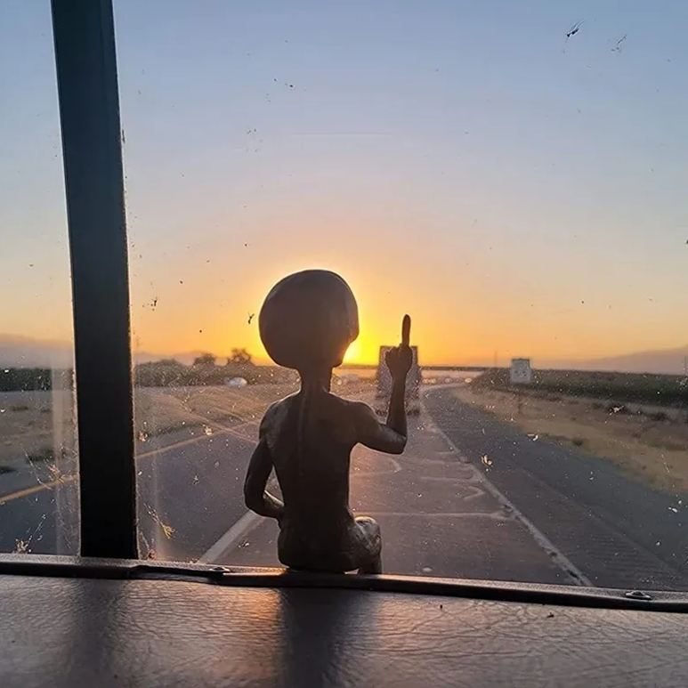 🔥49% OFF🔥👽Rude Alien Statue “Flipping The Bird” 10″ H Shelf Sitter🖕