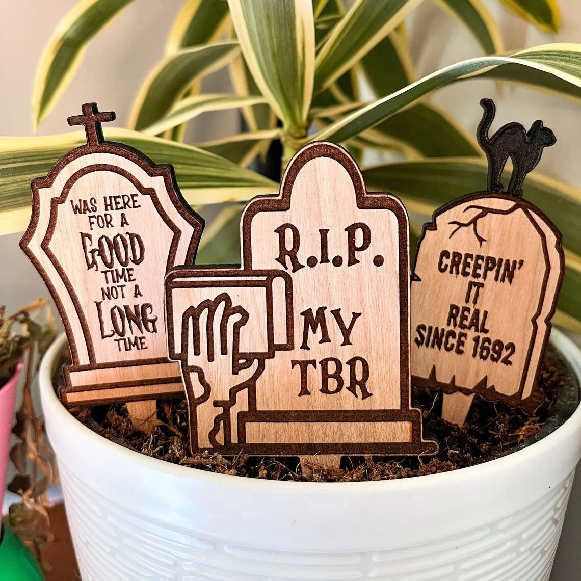 🪦Halloween Funny Tombstone Plant Stakes🤣