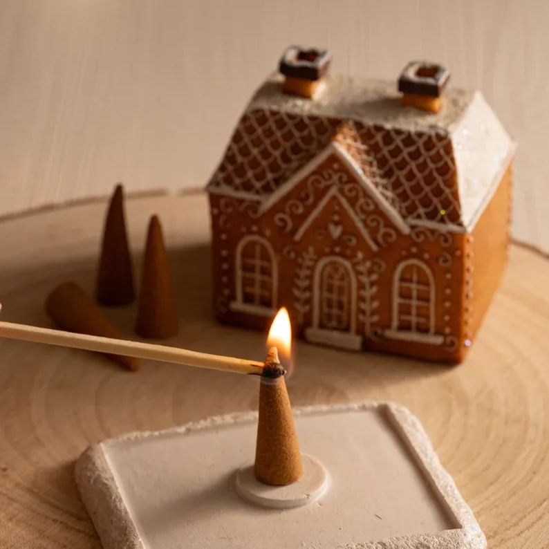 🏠Snow Chalet Incense Burner