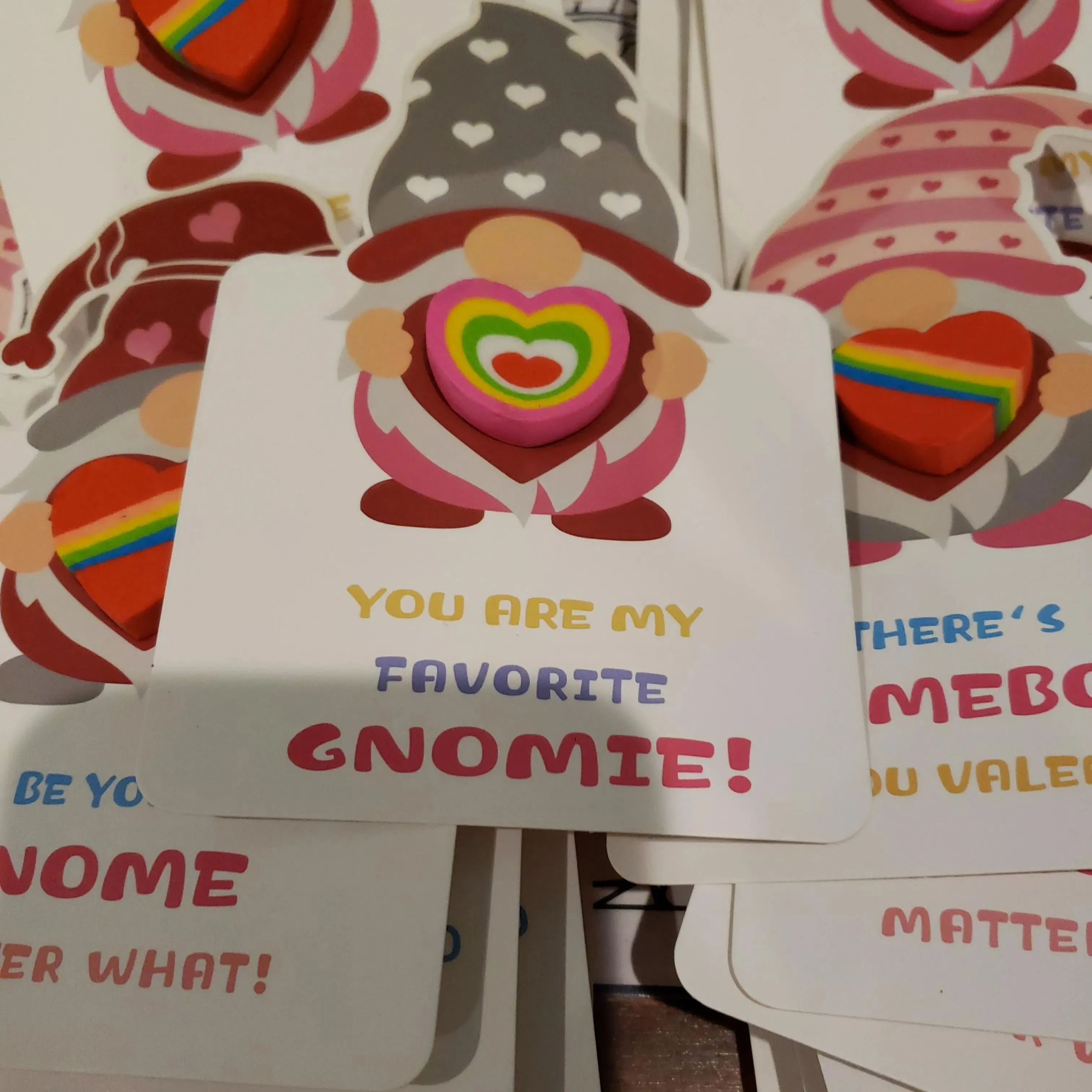 🎁24 Pack Gnomes Heart Erasers Valentine Card