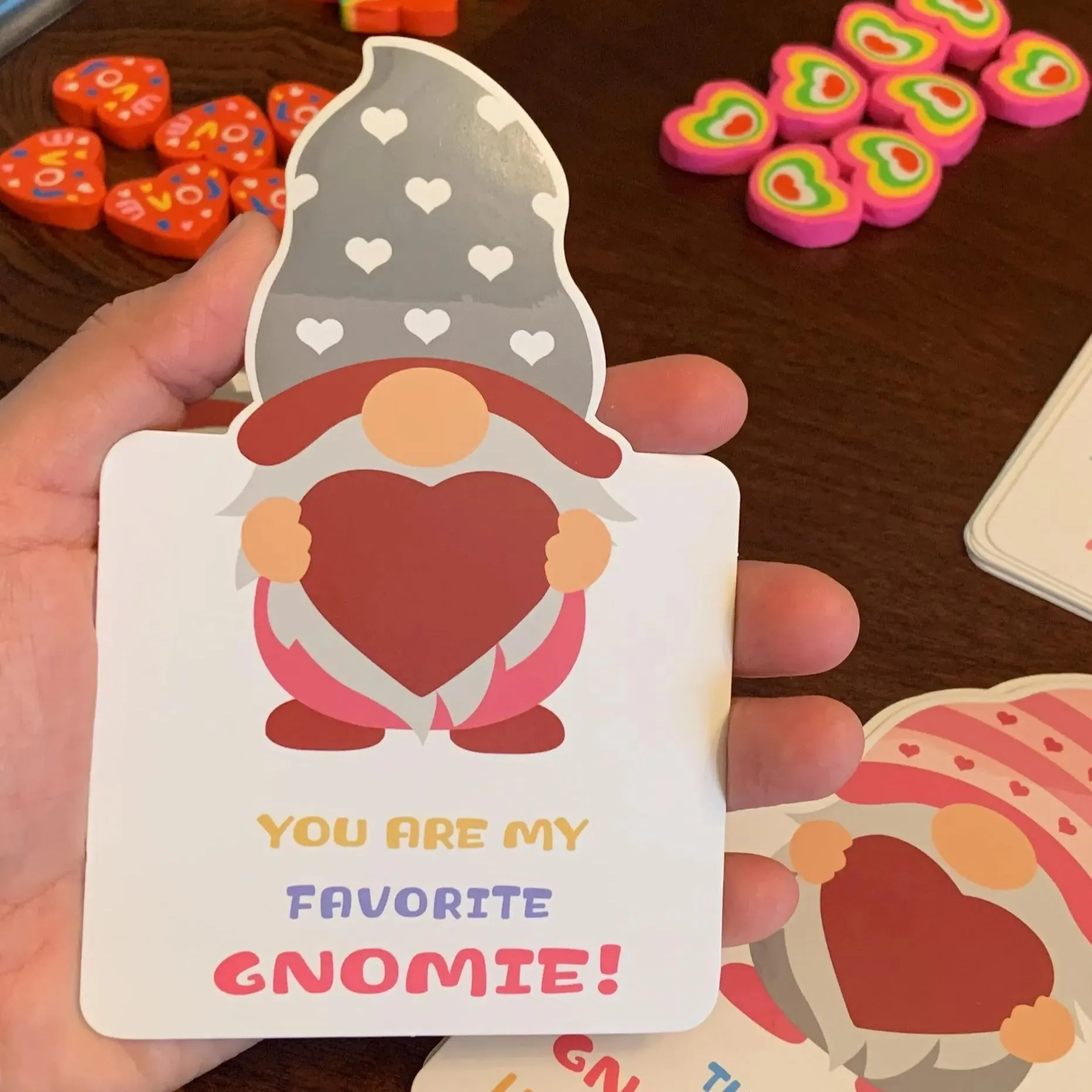 🎁24 Pack Gnomes Heart Erasers Valentine Card