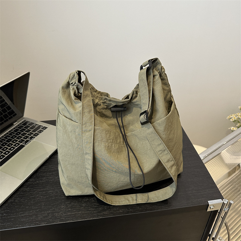 超軽量カジュアル大容量バッグ