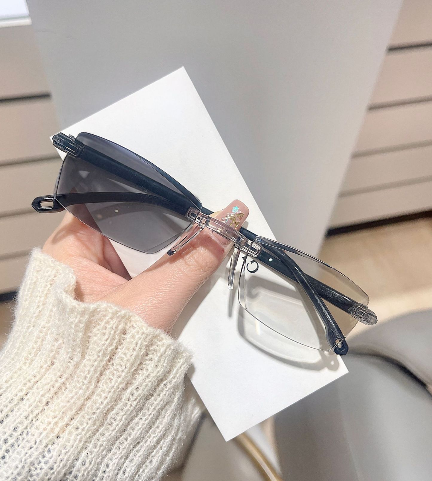 調光ブルーライトカット老眼鏡【近用遠両/100-700°対応】