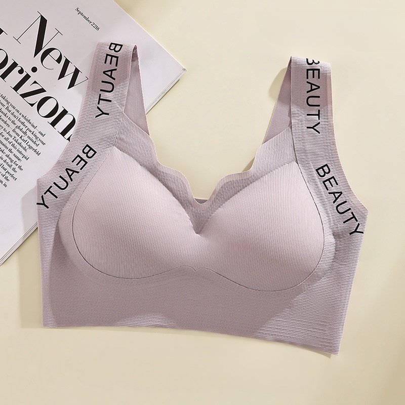 大きな胸を小さく見せるシームレスブラジャー