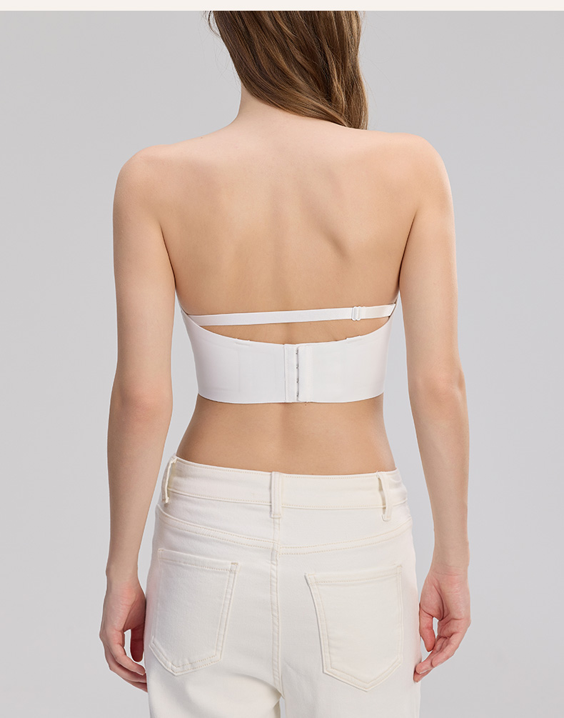 오픈숄더 끈없는 브라탑 모델 착용 이미지 VEIMIA 베이미아