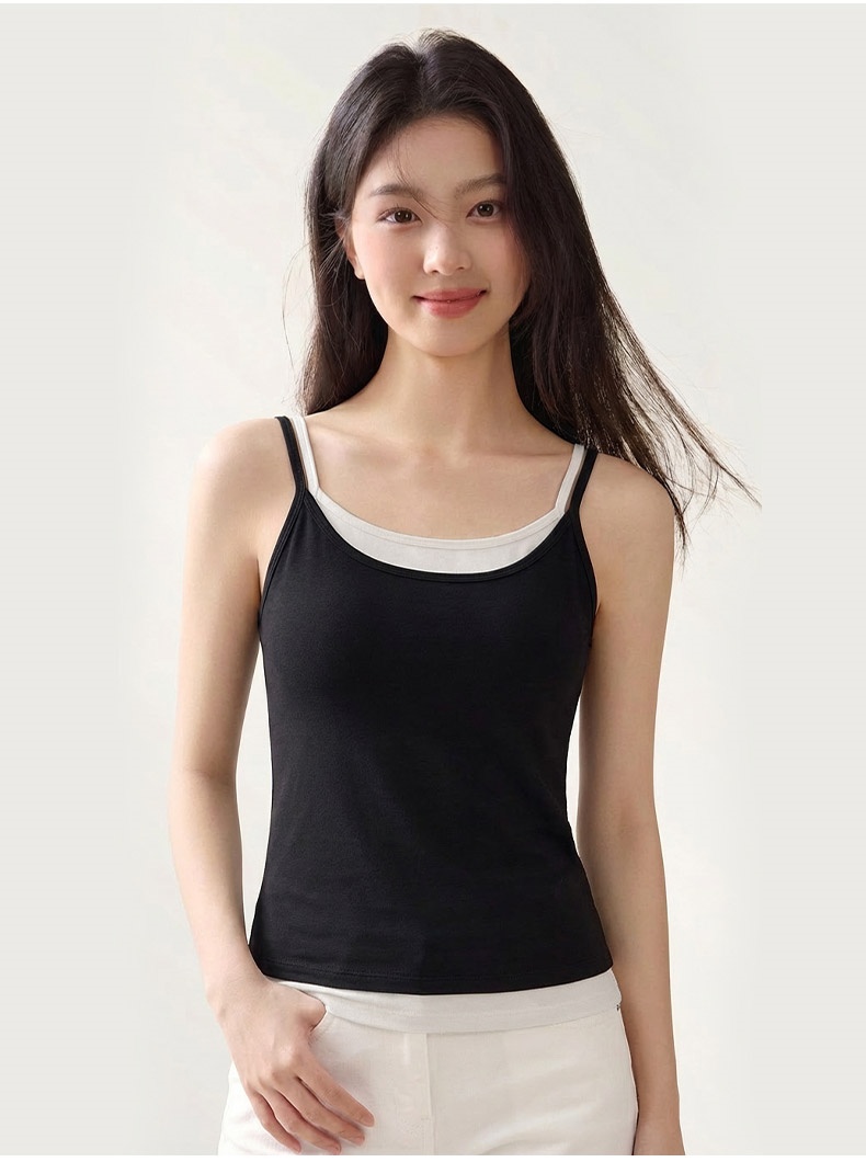 더블 어깨끈 투인원 레이어드 나시 모델 착용 이미지 VEIMIA 베이미아