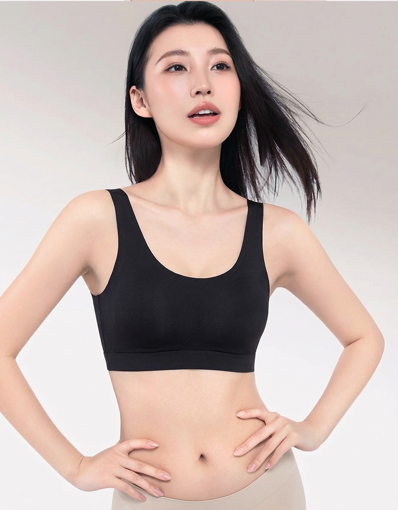 슬림핏 심리스 나시형 브라탑 모델 착용 이미지 VEIMIA 베이미아