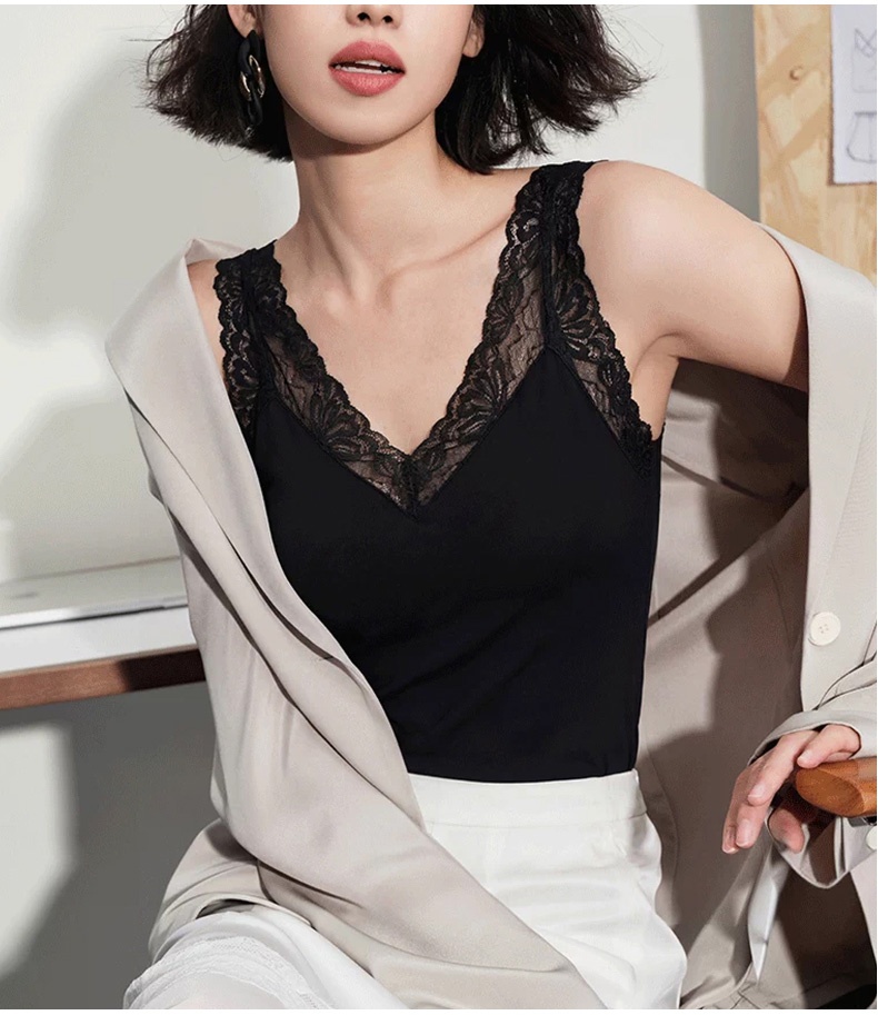 레이스 넥라인 쿨링 나시 모델 착용 이미지 VEIMIA 베이미아