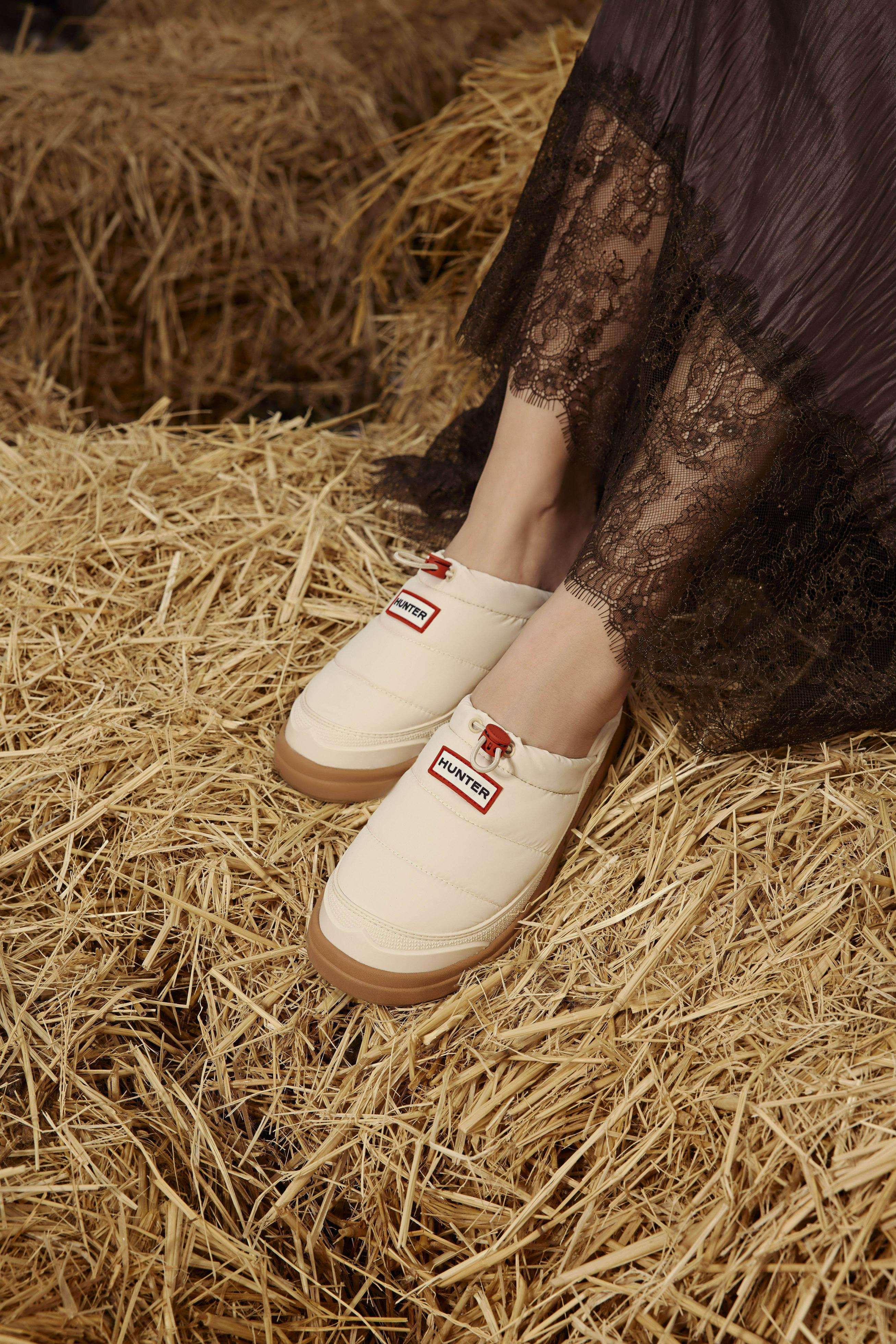 WOMEN'S IN / OUT SLIPPERS