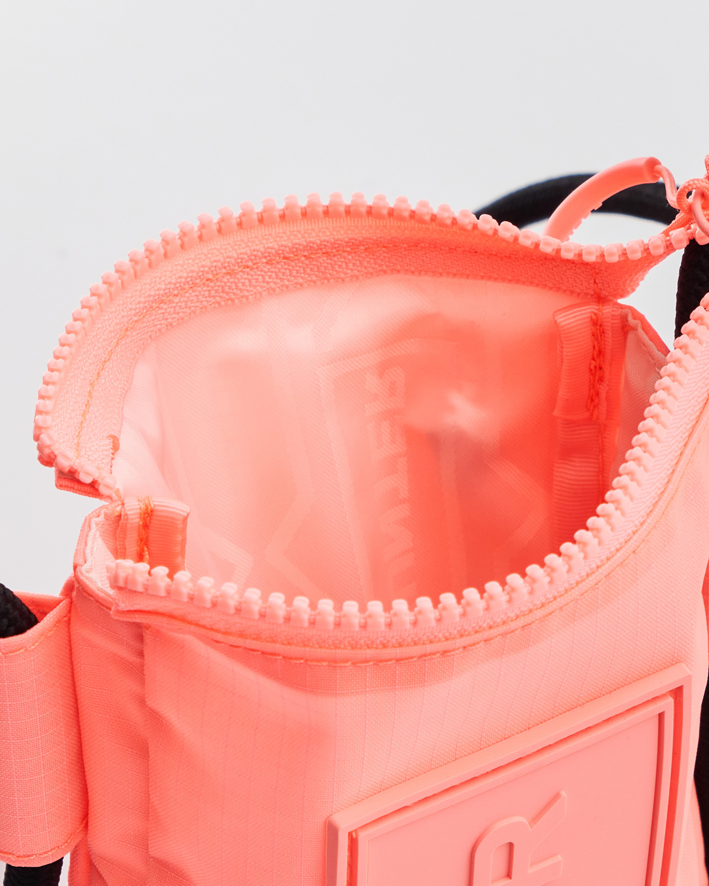 TRAVEL RIPSTOP PHONE POUCH
