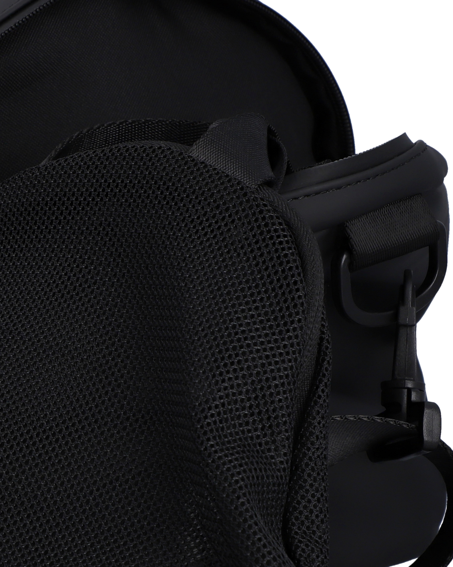 DOWNPOUR CABIN BARREL BAG