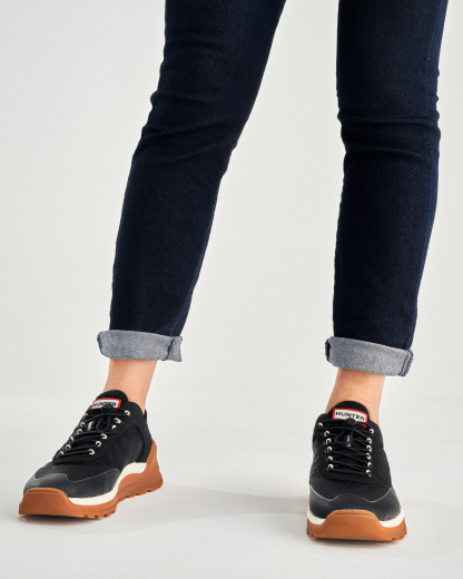 WOMEN'S TRAVEL TRAINERS