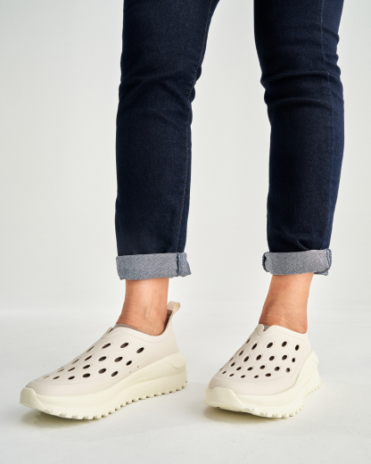 UNISEX TRAVEL FLOW SHOE