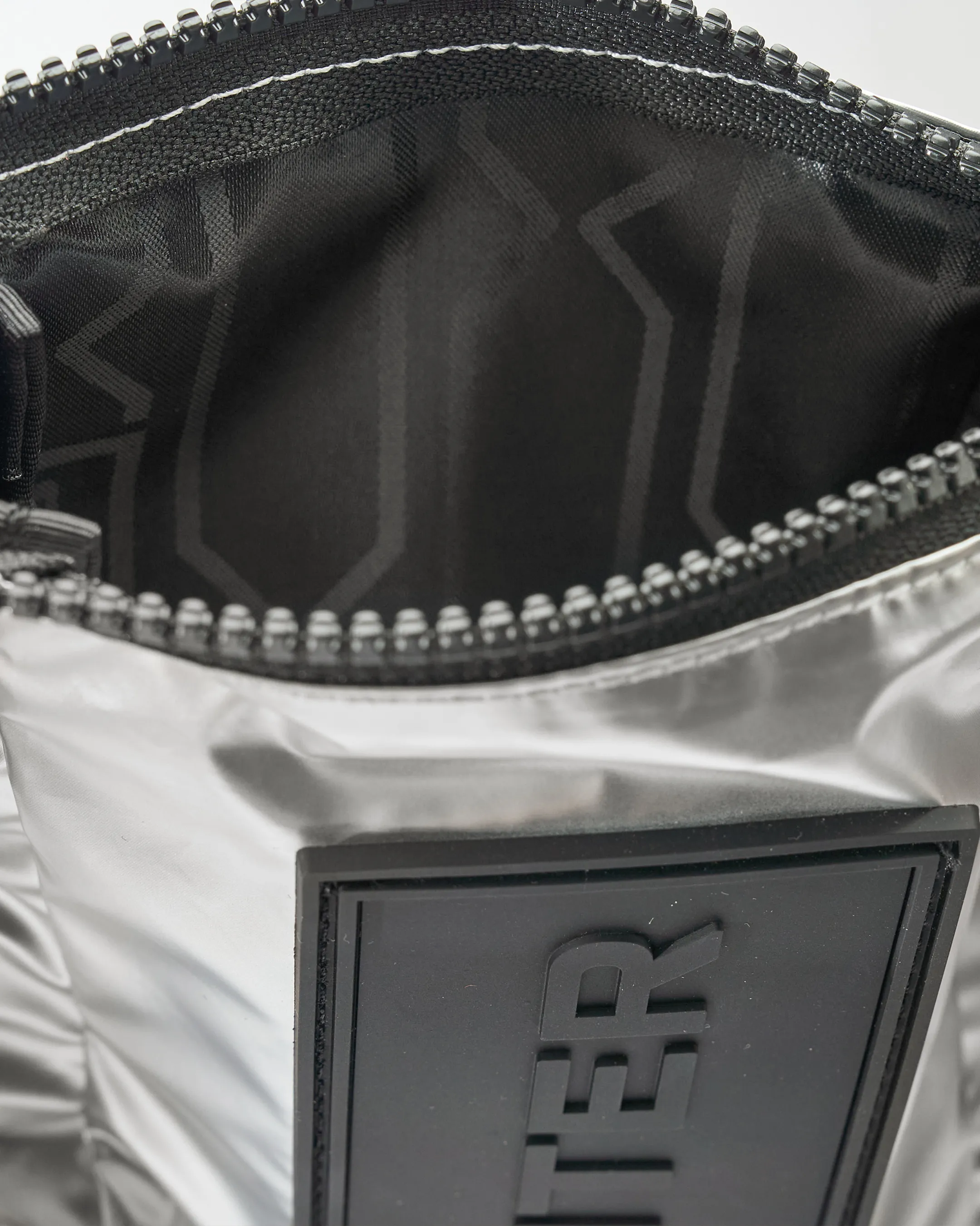 TRAVEL RIPSTOP PHONE POUCH