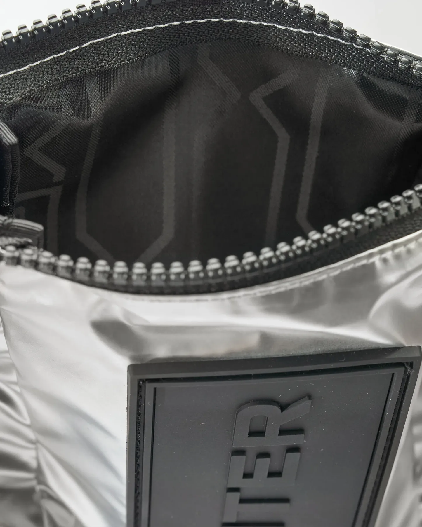 TRAVEL RIPSTOP PHONE POUCH