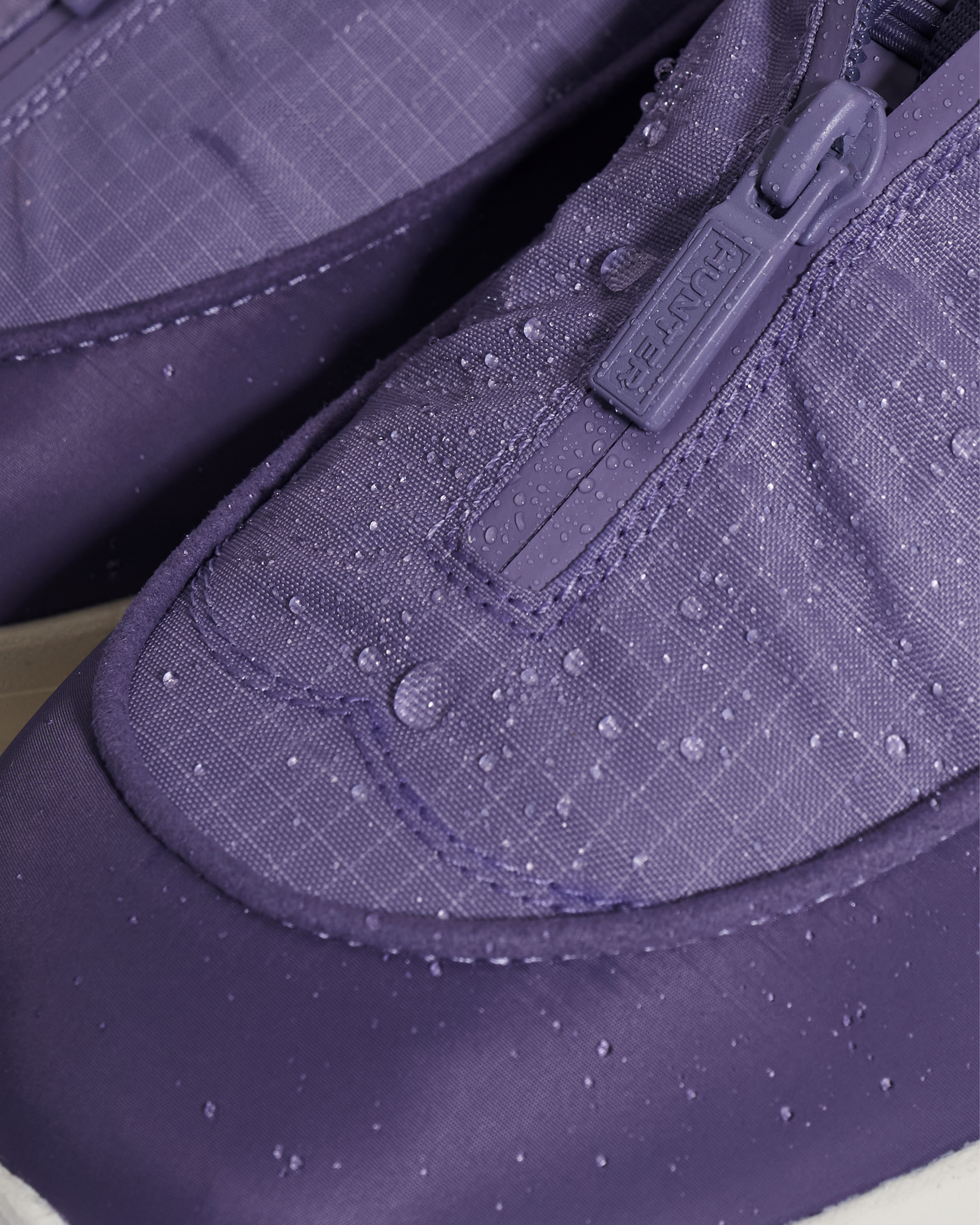 UNISEX TRAVEL FLOW ZIP TRAINERS