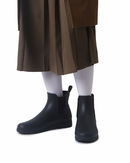 WOMEN'S REFINED CHELSEA BOOTS