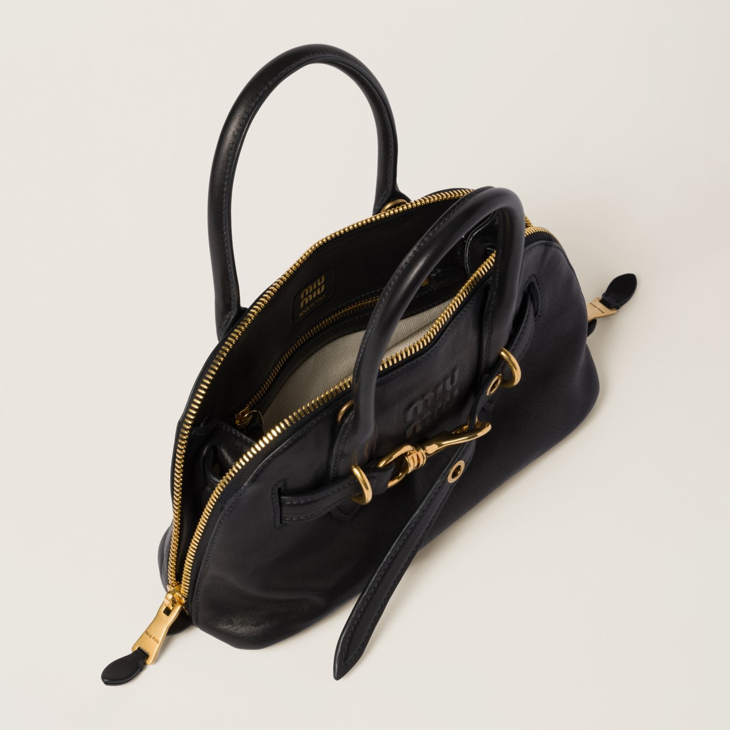 【MiuMiu】☆完売必須☆ ジョワ ナッパレザー ハンドルバッグ MiuMiu】☆完売必須☆ ジョワ ナッパレザー ハンドルバッグ