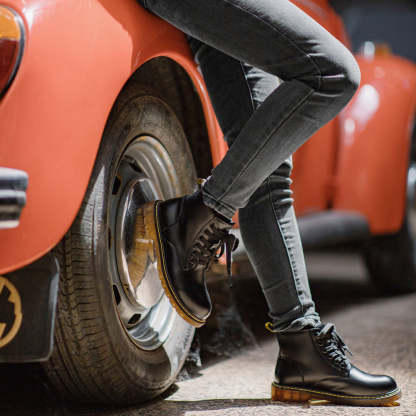 馬登女裝 黑色經典6孔馬丁靴高幫顯瘦機車短靴厚底英倫風單靴秋冬季女