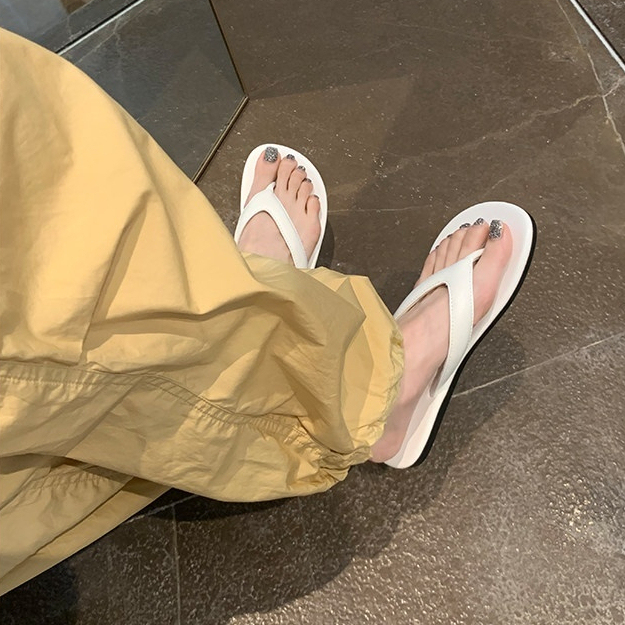 小羊皮夾趾人字拖鞋女夏外穿2026夏季新款極簡夾趾沙灘度假凉拖鞋