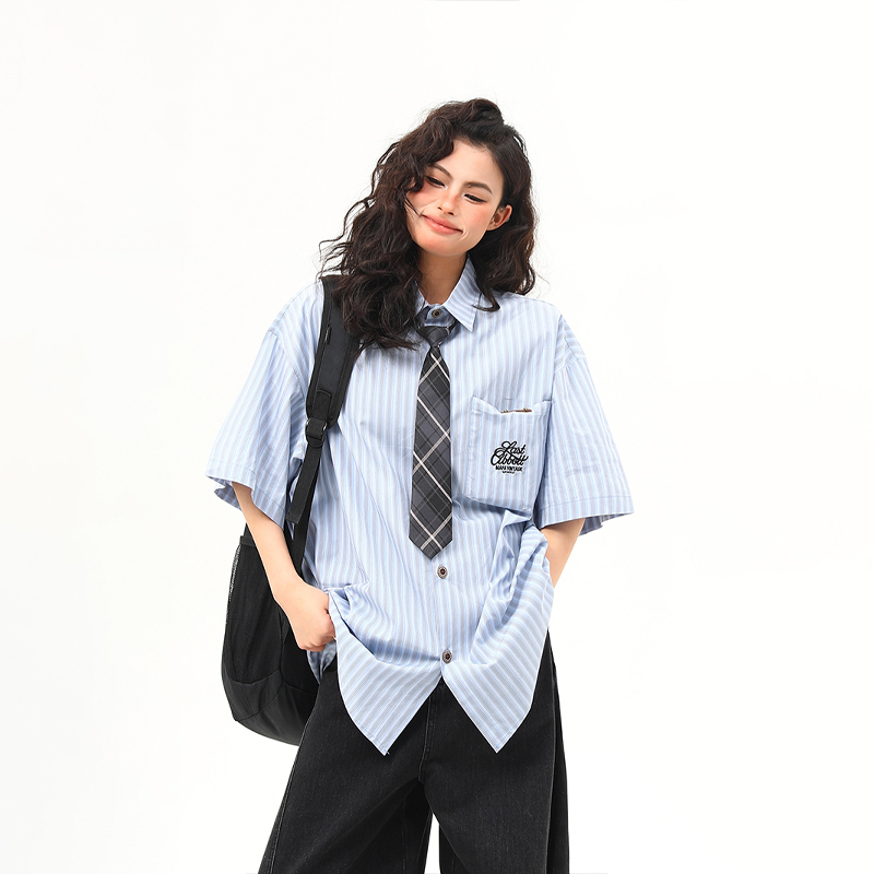 美式復古豎條紋學院風短袖襯衫女刺繡字母艺文高級感襯衣