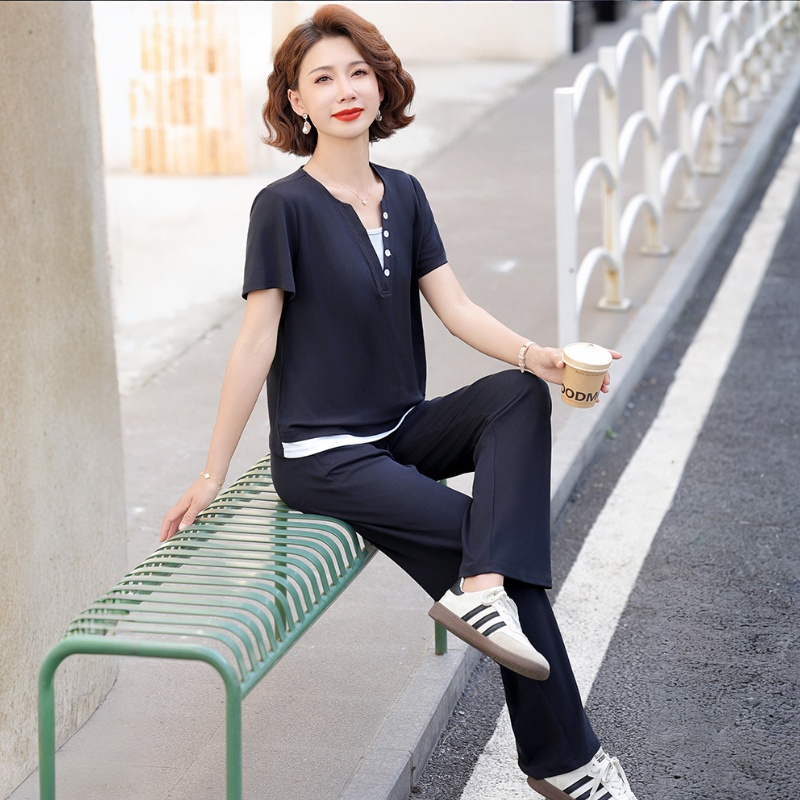 休閒薄款上衣中年女裝夏裝2026新款中老年夏季短袖運動服套裝