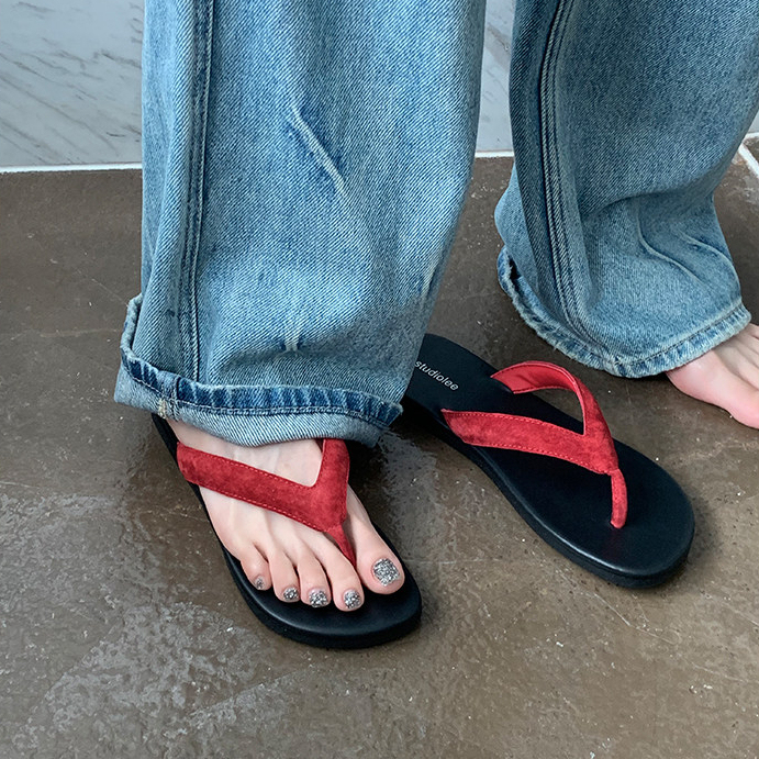 小羊皮夾趾人字拖鞋女夏外穿2026夏季新款極簡夾趾沙灘度假凉拖鞋