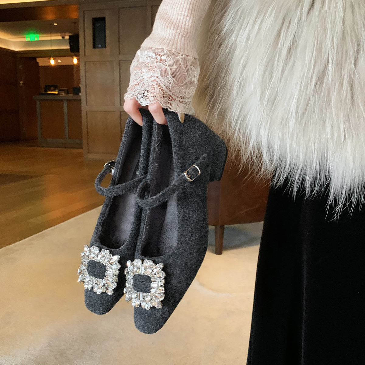 鑽扣小方頭絨裏一字帶保暖毛呢粗跟瑪麗珍單鞋女