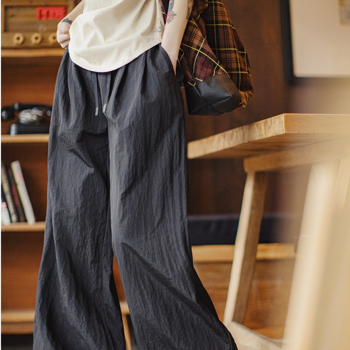 夏新黑色鬆弛感休閒褲寬鬆工裝褲闊腿顯瘦抽繩束脚長褲女