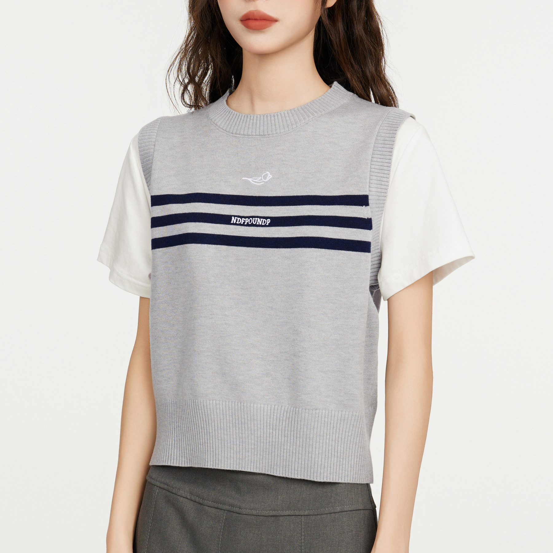 美式條紋灰色假兩件正肩短袖t恤女夏顯瘦設計感小眾辣妹短款上衣