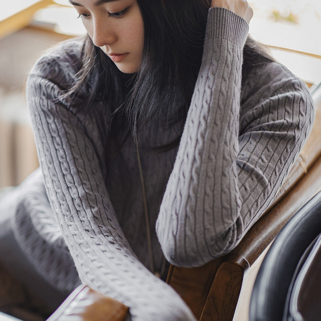 灰色短款圓領套頭修身絞花細針織衫毛衣打底內搭上衣女士秋冬