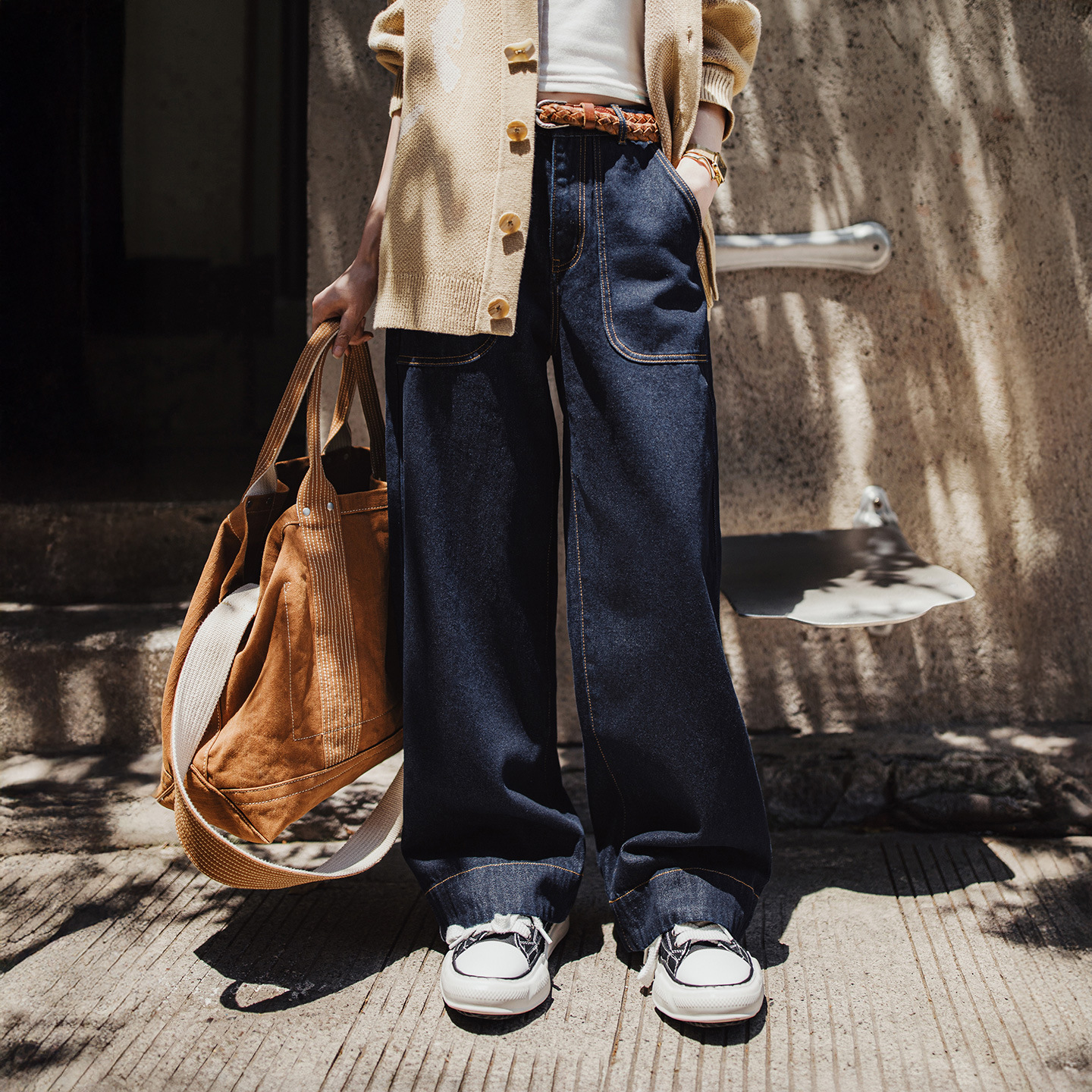 美式巴黎扣丹寧藍原色中腰寬鬆直筒闊腿拖地卷邊牛仔褲女士秋