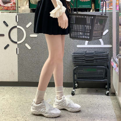 春季新款蕾絲拼接休閒珍珠百搭阿甘德訓板鞋女
