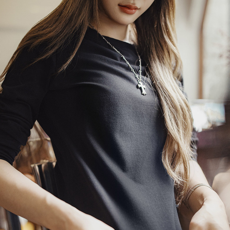 2025新款黑白色圓領磨毛修身長袖t恤打底衫內搭上衣女士早秋