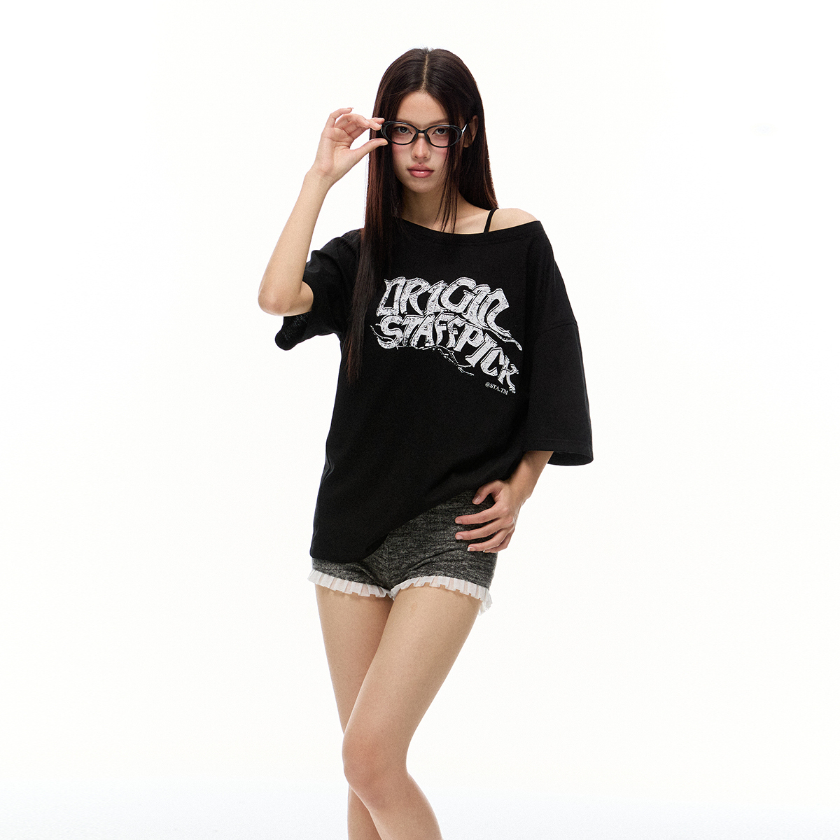 短袖T恤女露肩半袖2025年夏季寬鬆韓版復古女生斜肩上衣