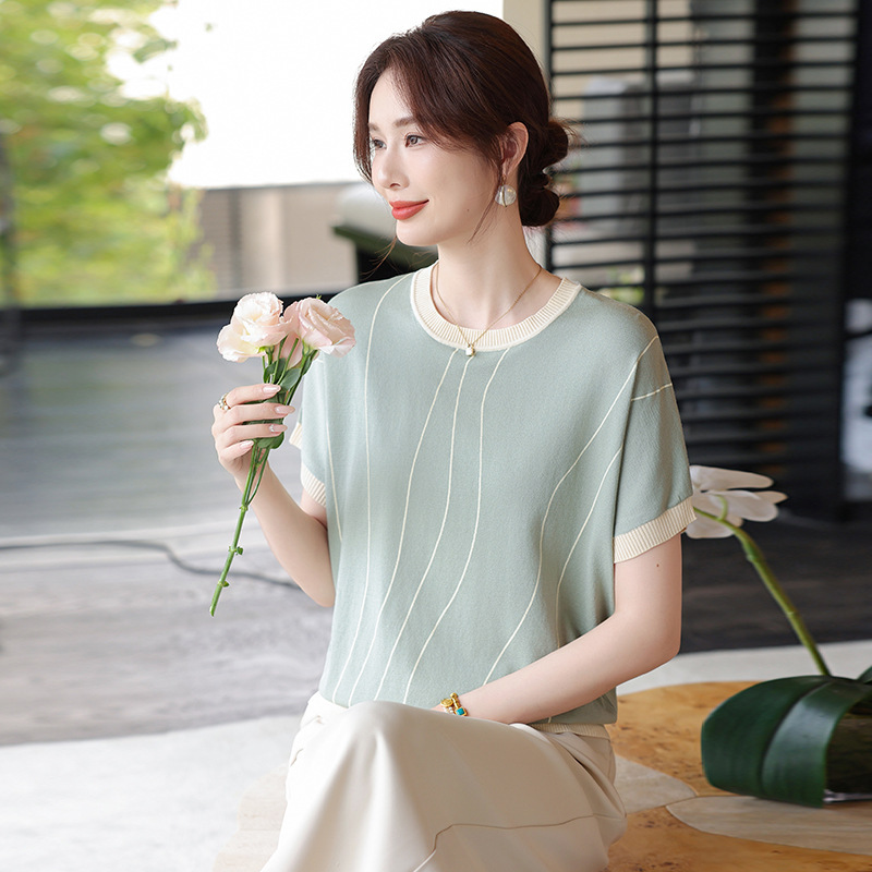 洋氣冰絲短袖小衫中年女裝夏裝上衣服中老年2026新款薄款T恤