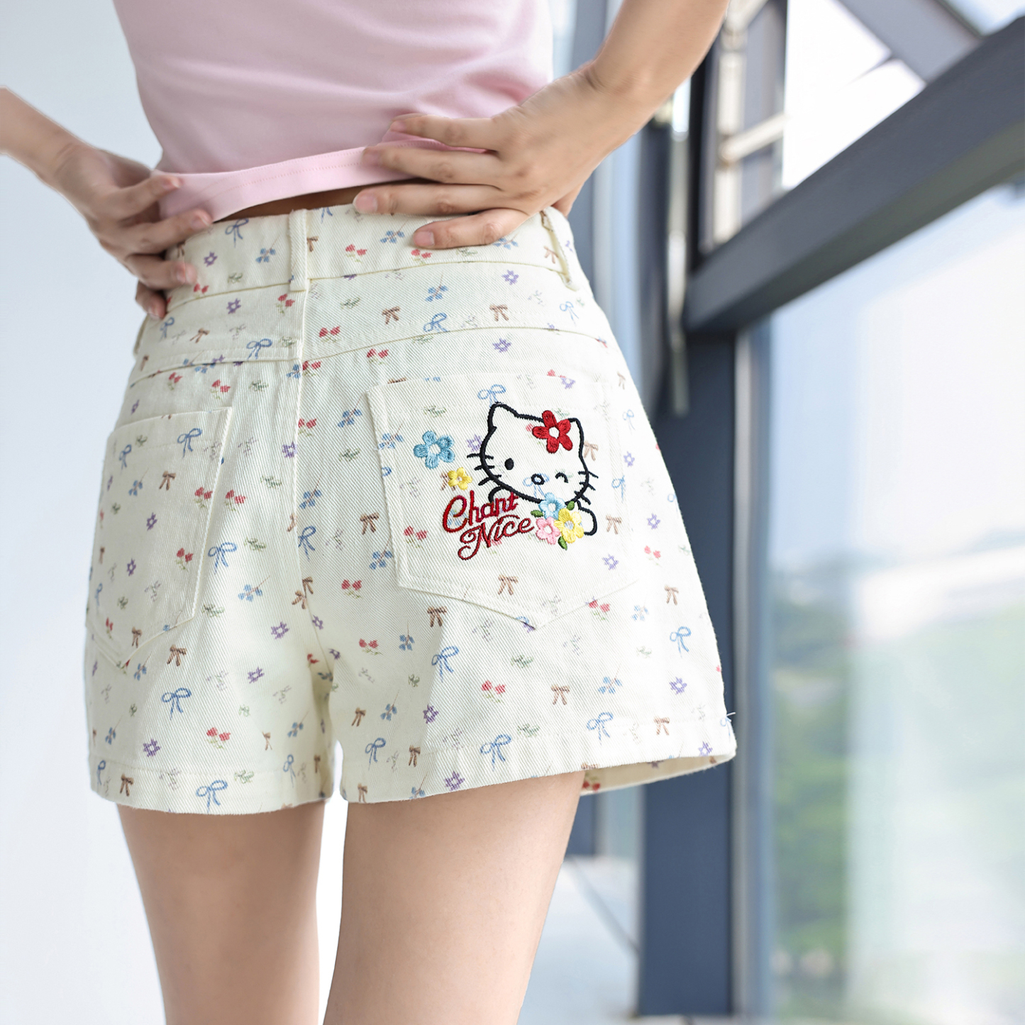 韓系碎花蝴蝶結Kitty刺繡牛仔短褲女夏薄款顯瘦熱褲