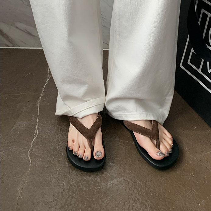 小羊皮夾趾人字拖鞋女夏外穿2026夏季新款極簡夾趾沙灘度假凉拖鞋