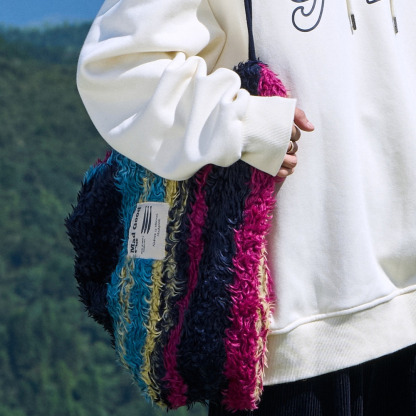 日系彩色條紋撞色短毛提花束口單雙肩包