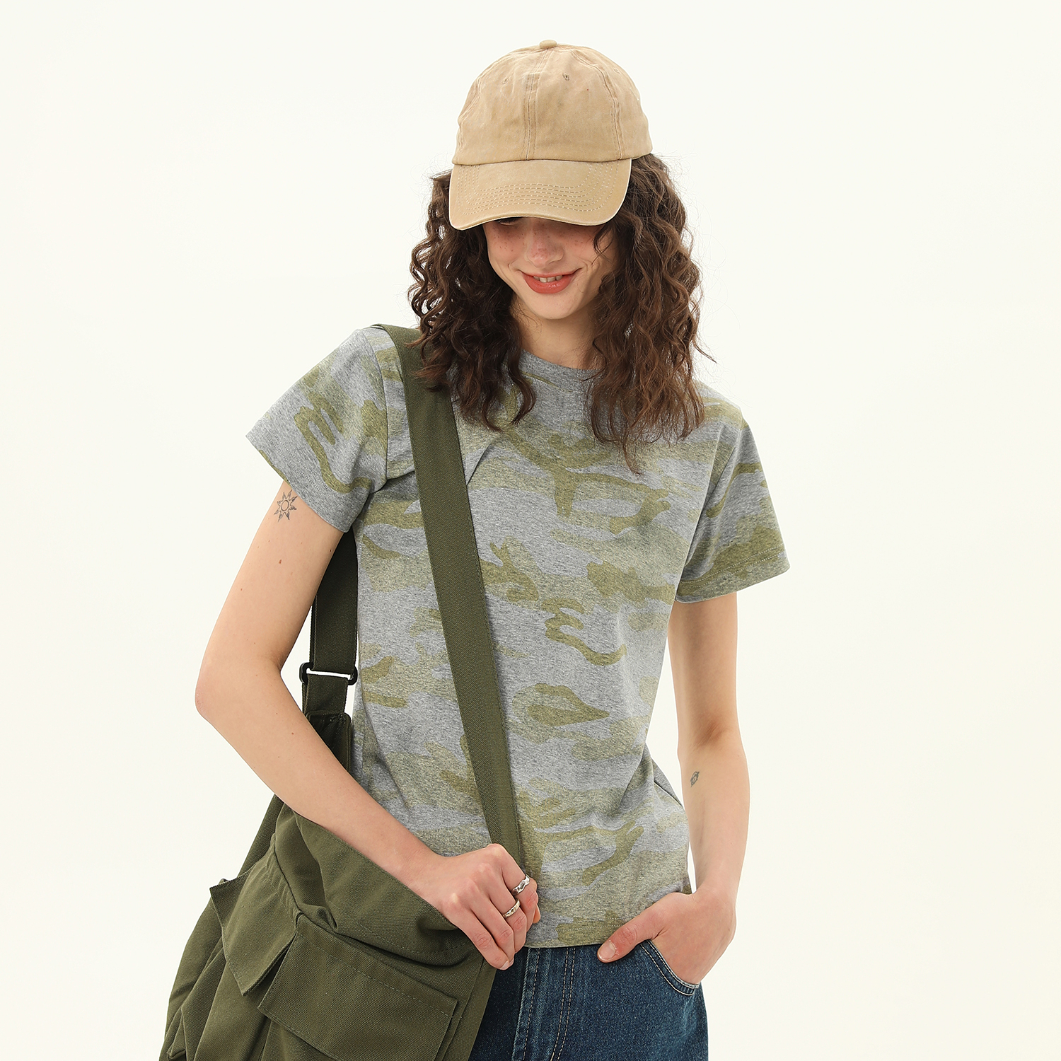美式復古迷彩紮染短款正肩T恤女夏潮牌顯瘦辣妹短袖上衣