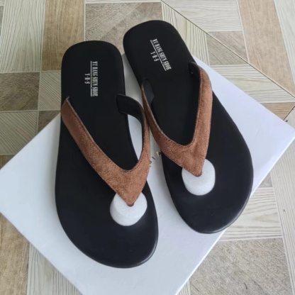 小羊皮夾趾人字拖鞋女夏外穿2026夏季新款極簡夾趾沙灘度假凉拖鞋